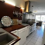 Maison Moderne Avec Cour Privee Et Parking Securise - Fr-1-696-83 Vakantiehuis *