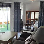 Maison Moderne Avec Cour Privee Et Parking Securise - Fr-1-696-83 Feriehus Canet-en-Roussillon